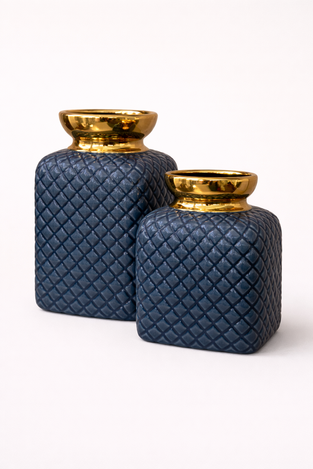 Regal Lattice Blue Vase Set