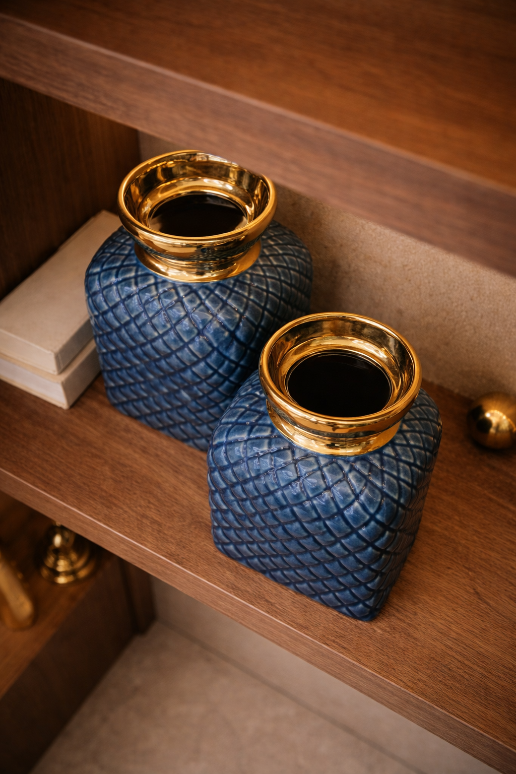 Regal Lattice Blue Vase Set