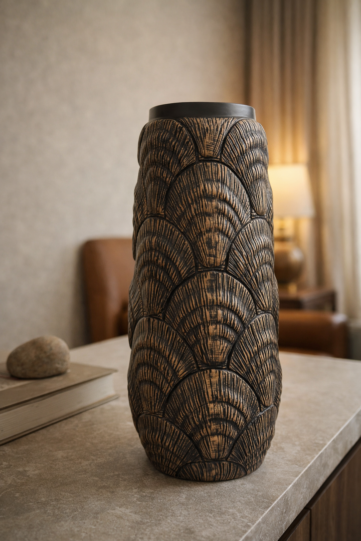 Obsidian Crest Vase