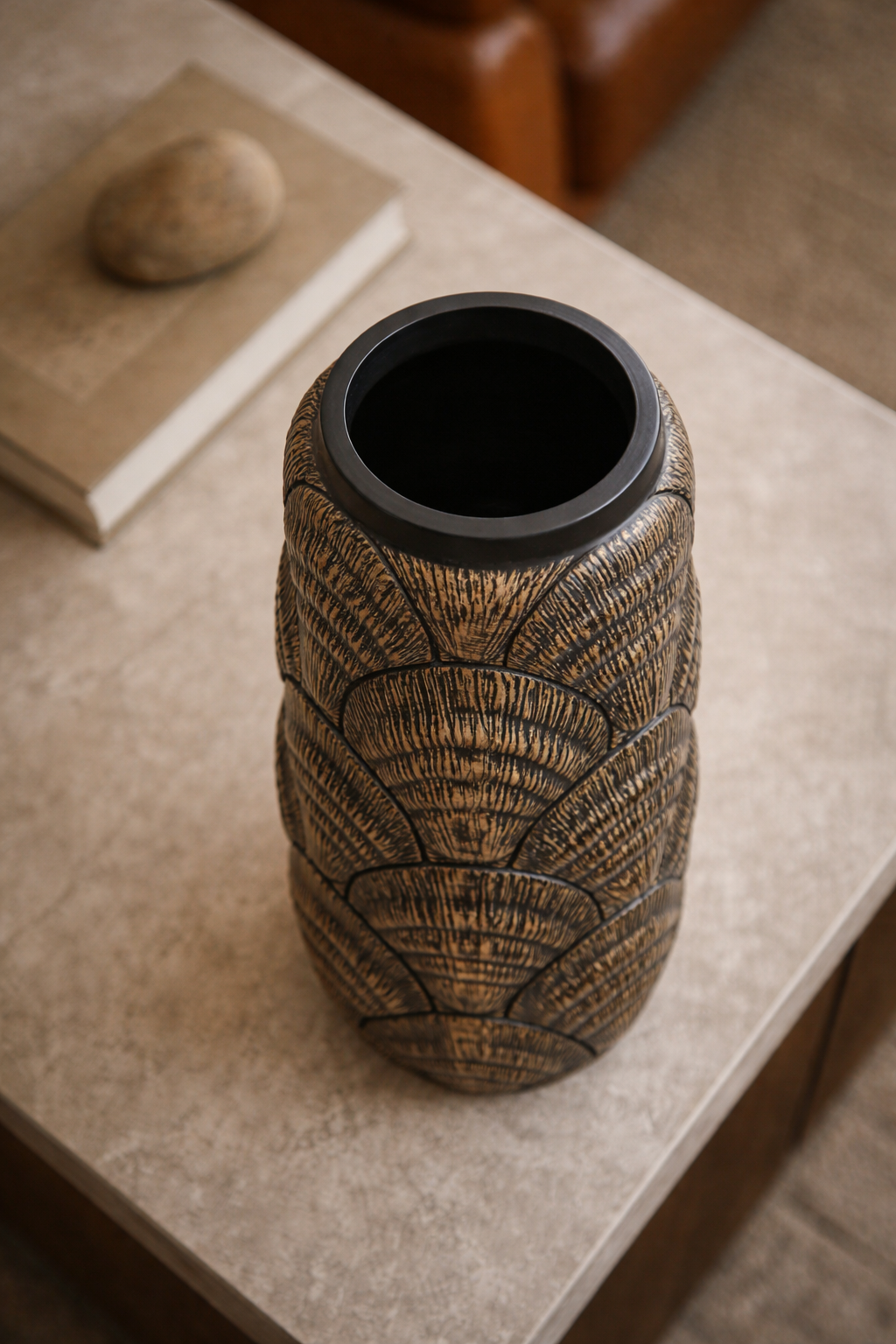 Obsidian Crest Vase